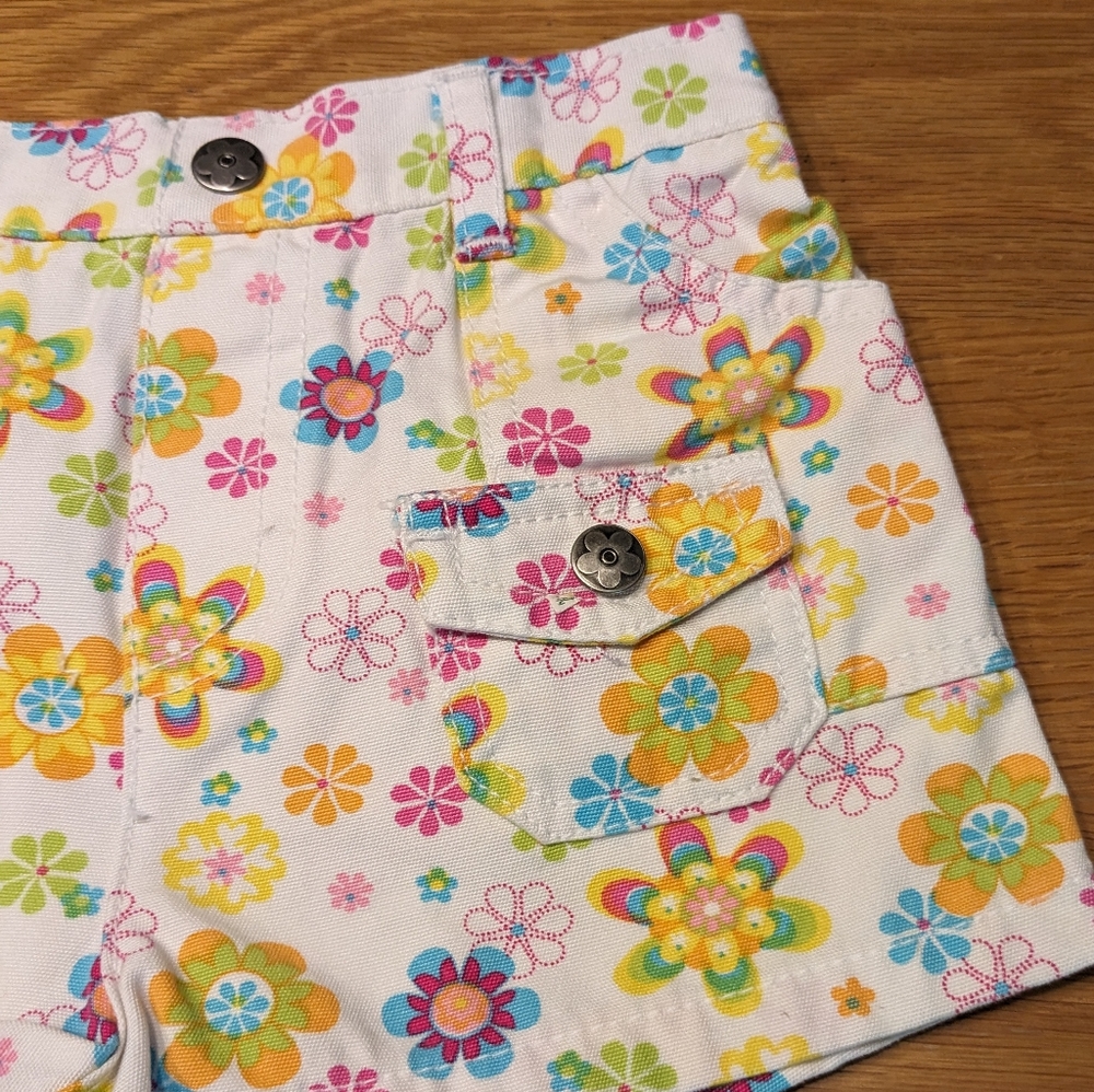 Disney Minnie Mouse 2 Piece Set Floral Shorts Green Top NWoT 18 Months - Picture 3 of 4